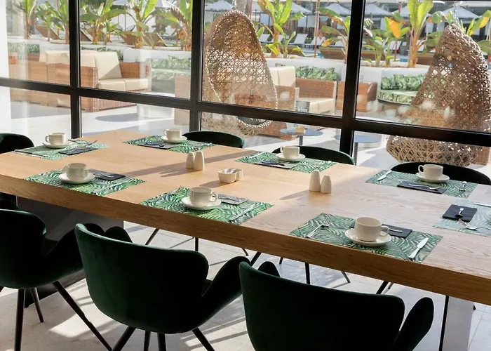 Hm Ayron Park - Adults Only